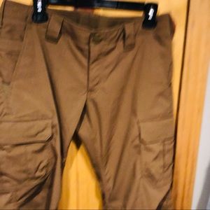 Under Armor brown new pants 12